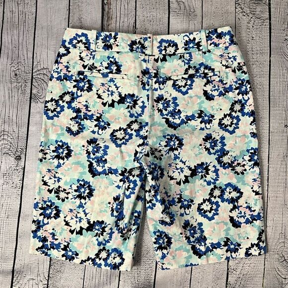 TALBOTS Bermuda Length Floral Shorts - Picture 2 of 4